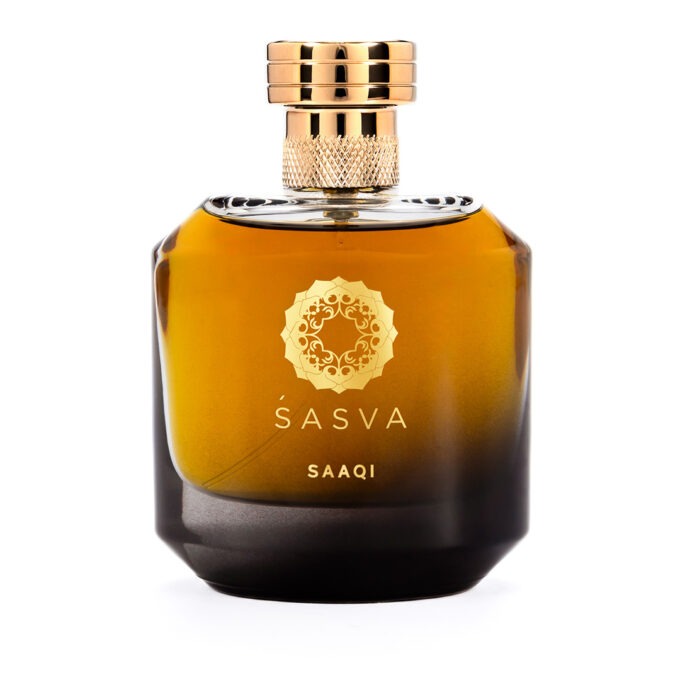 Saaqi de Sasva es una fragancia oriental vainilla que fusiona notas de vino tinto, almendra y oud, creando una experiencia olfativa rica y envolvente. Ideal para quienes buscan un perfume sofisticado y duradero con un toque contemporáneo.